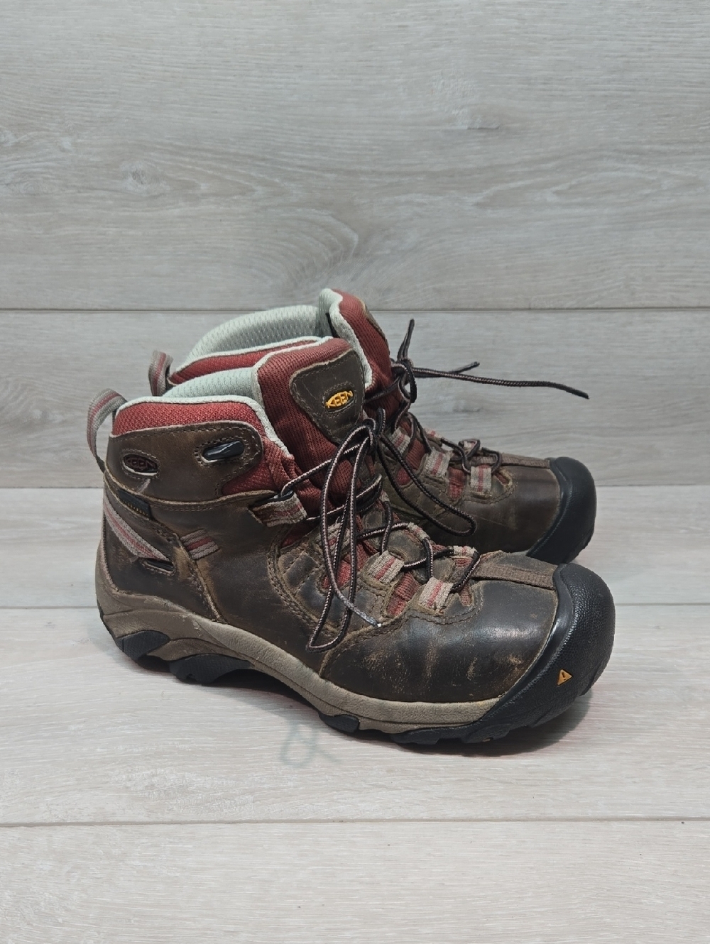KEEN Women's Outdoor High Top Waterproof Hiking  Leather Hiking Boots Shoes Sz 7